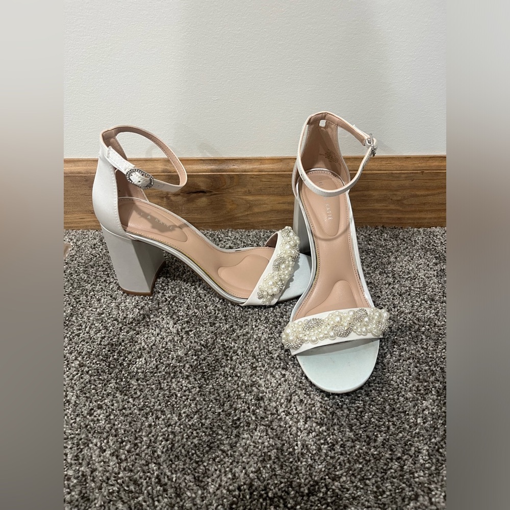 Katie and Kelly size 9 heels